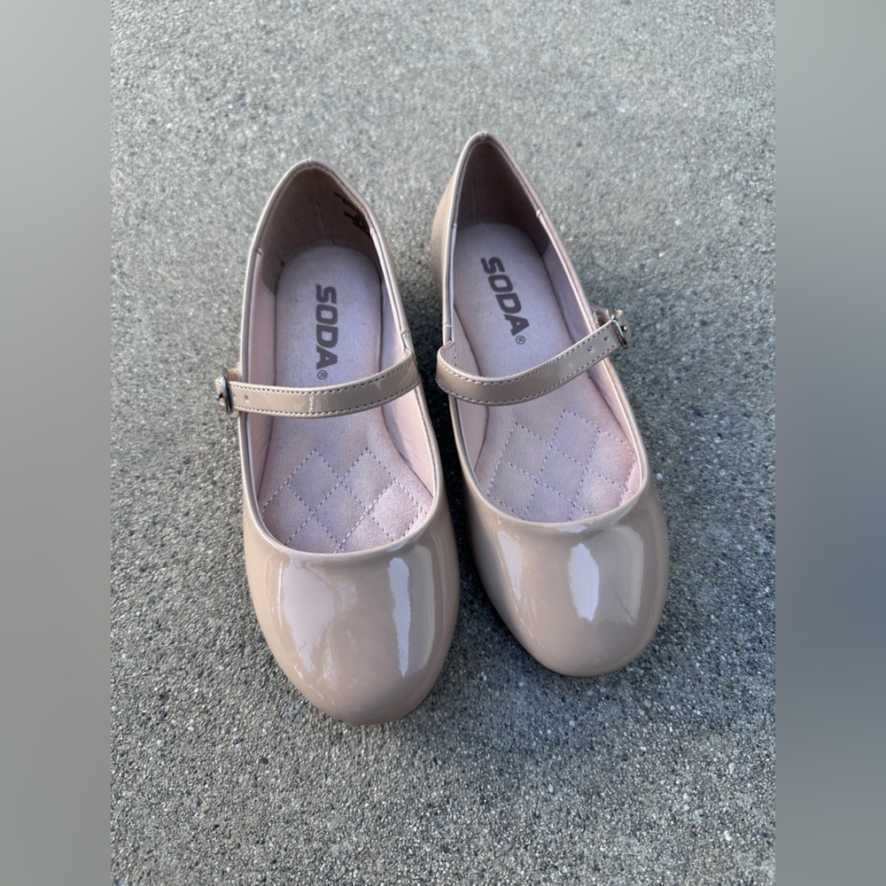 Soda Kids Beige Patent Single Strap Velcro Ballet Flats